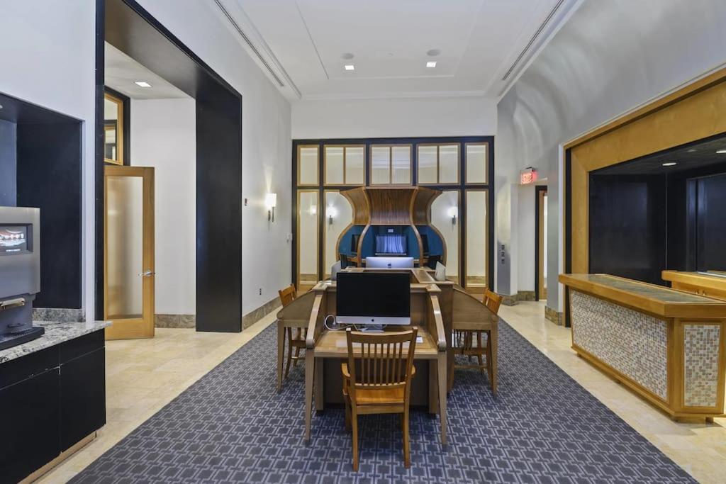 Upscale Comfort Next To Metro And Dining Arlington Zewnętrze zdjęcie
