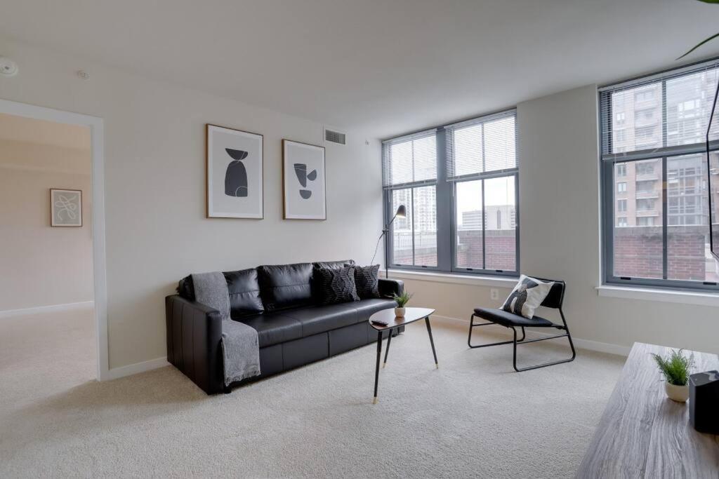 Upscale Comfort Next To Metro And Dining Arlington Zewnętrze zdjęcie
